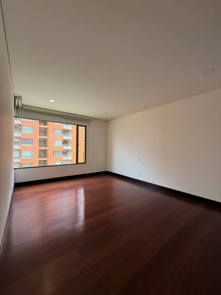 Habitación principal apartamento en arriendo en reservas de la sierra bogotá