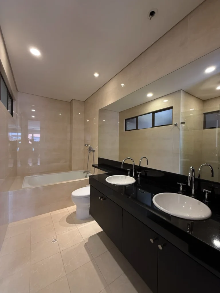 Baño Habitación principal apartamento en arriendo en reservas de la sierra bogotá