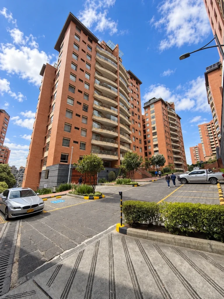 Fachada edificio Reservas de la Sierra - Apartamento en arriendo