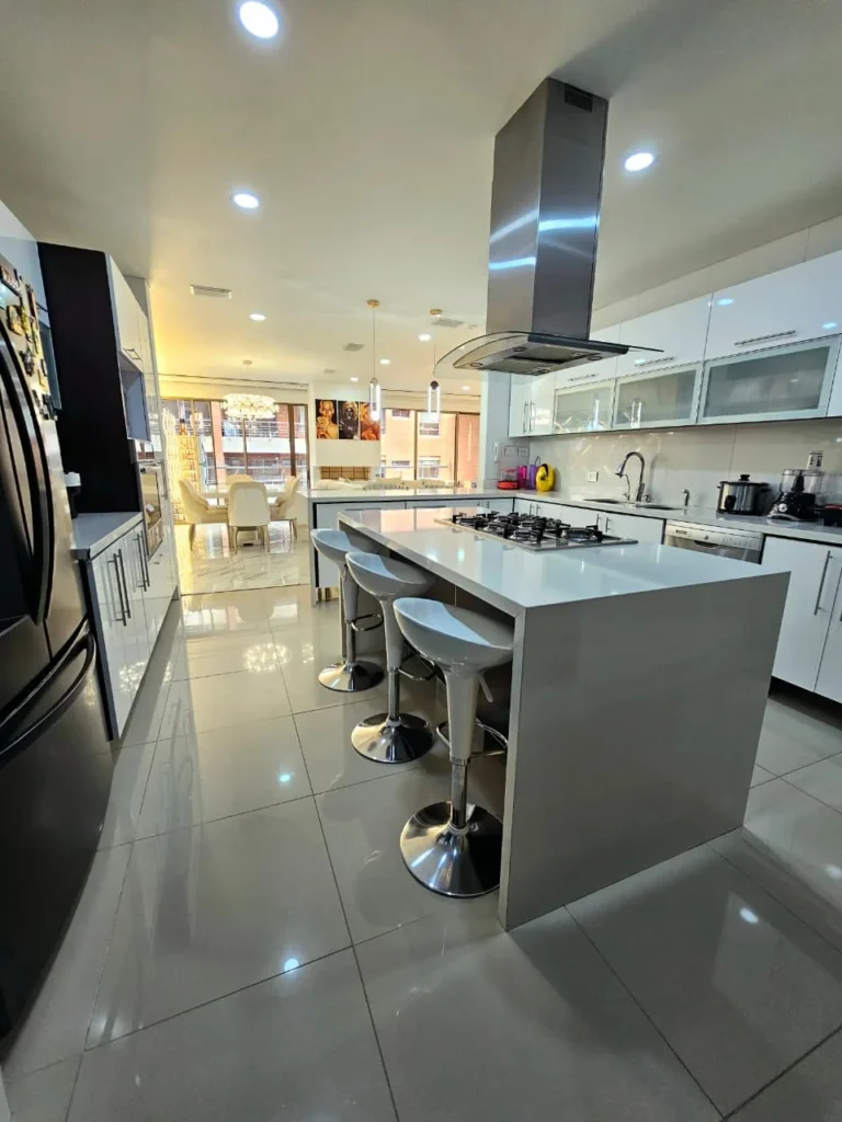 cocina - Apartamento en venta santa barbara bogotá