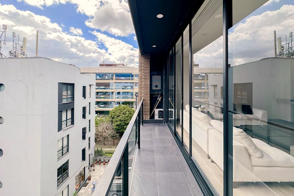 terraza del apartamento en venta la calleja bogotá