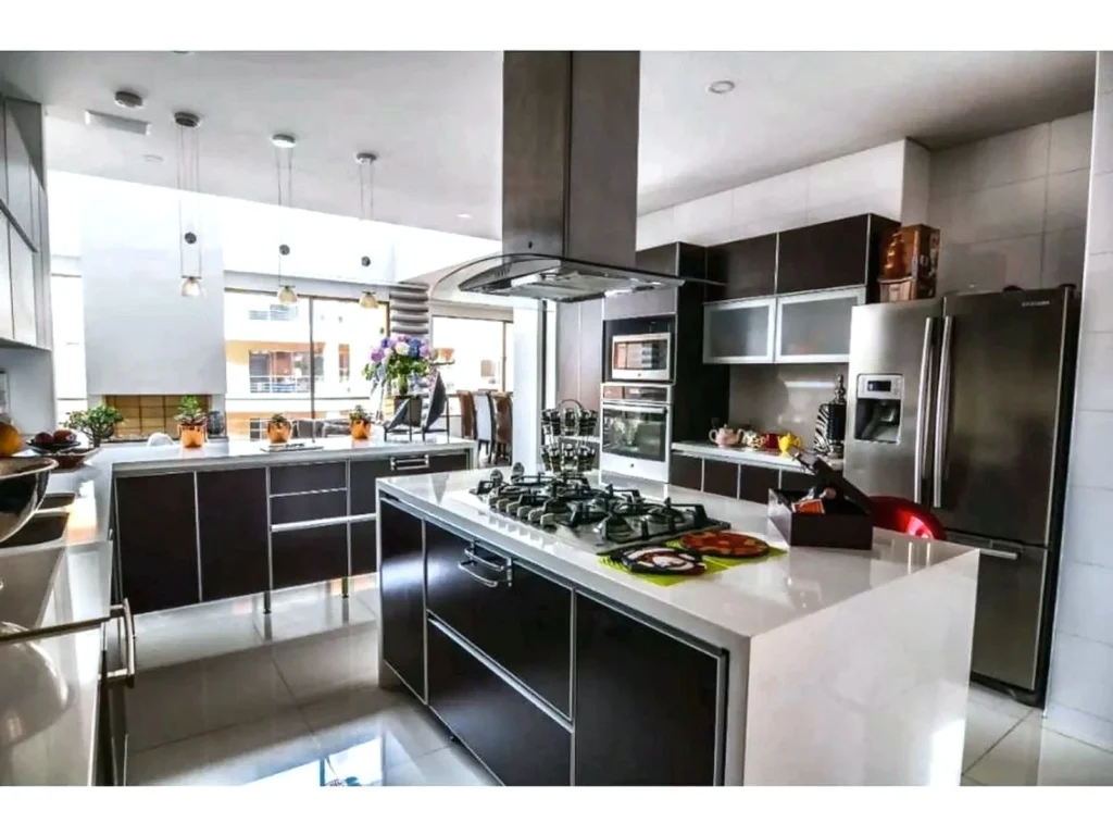 Apartamento en venta en reservas de la sierra tipo penthouse octavo piso - cocina