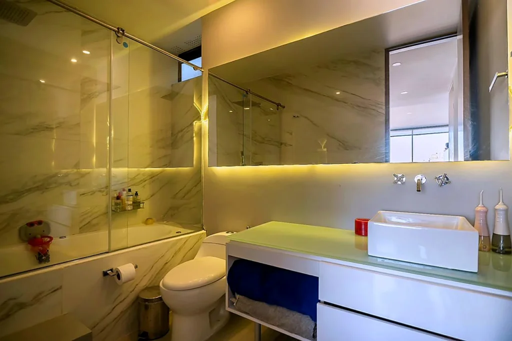 Apartamento en venta en Santa Barbara - Baño Habitación principal