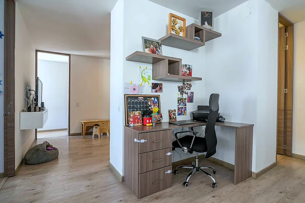 Apartamento en venta en Santa Barbara - Estudio de trabajo